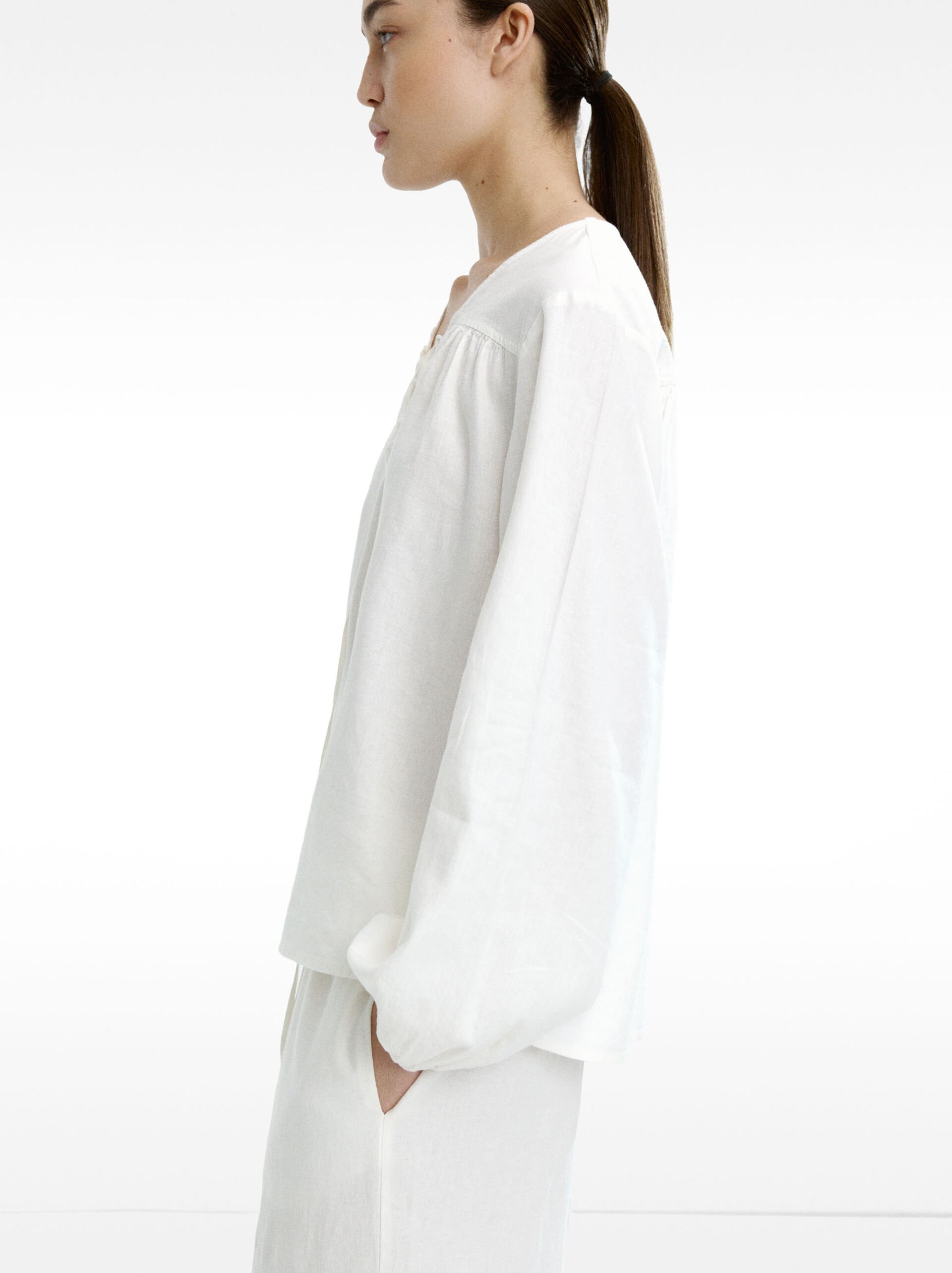 Blouse with linen long sleeve image number 1.0