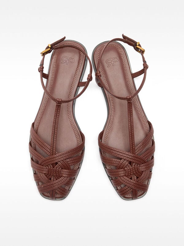 Flat sandals with braided straps