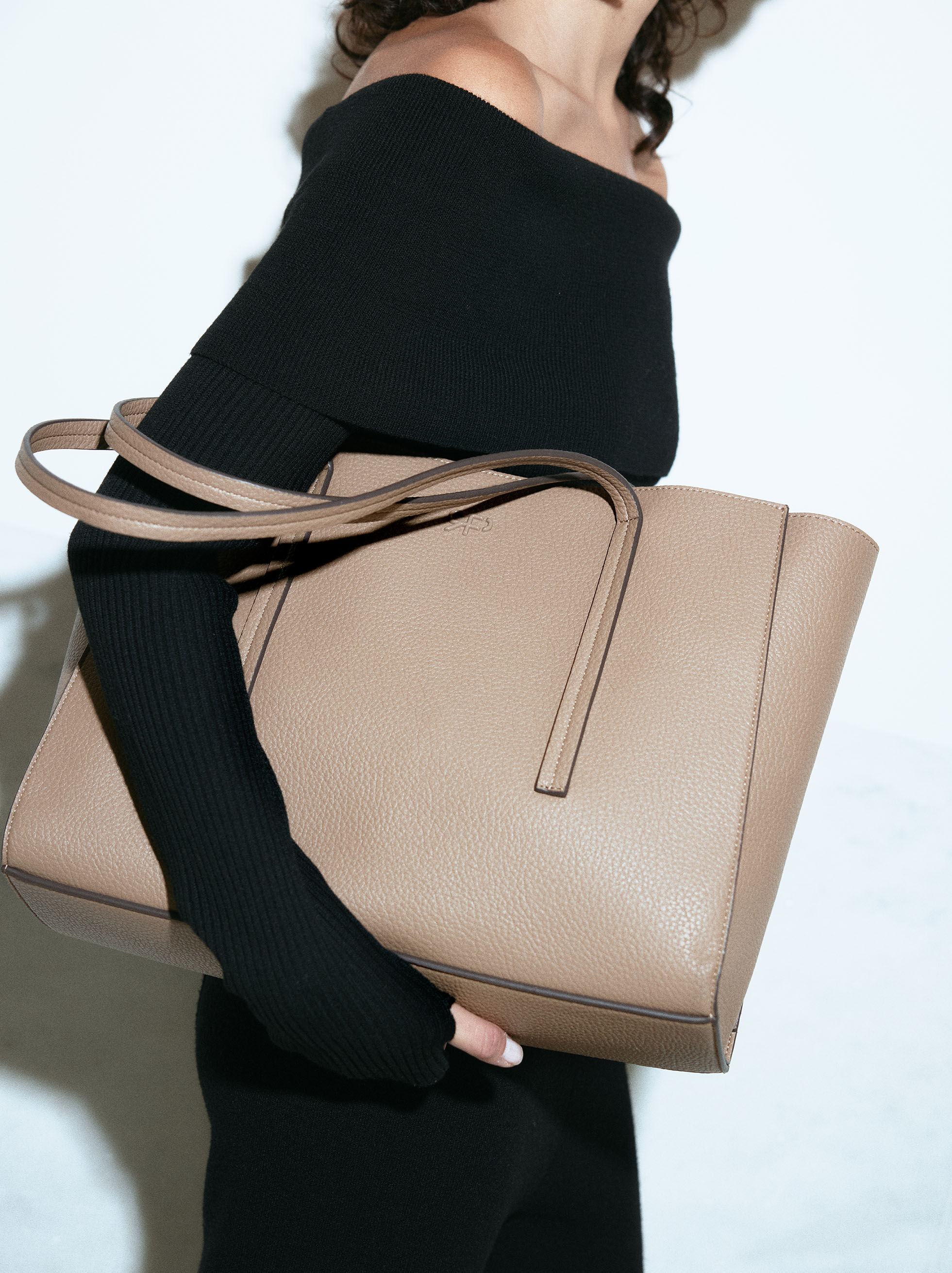 Bolso Shopper Con Colgante Negro Parfois