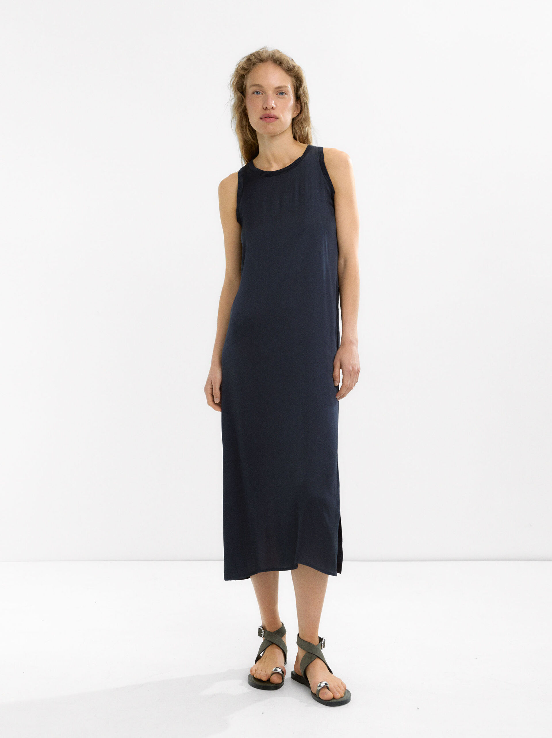 Vestido fluido liso image number 4.0