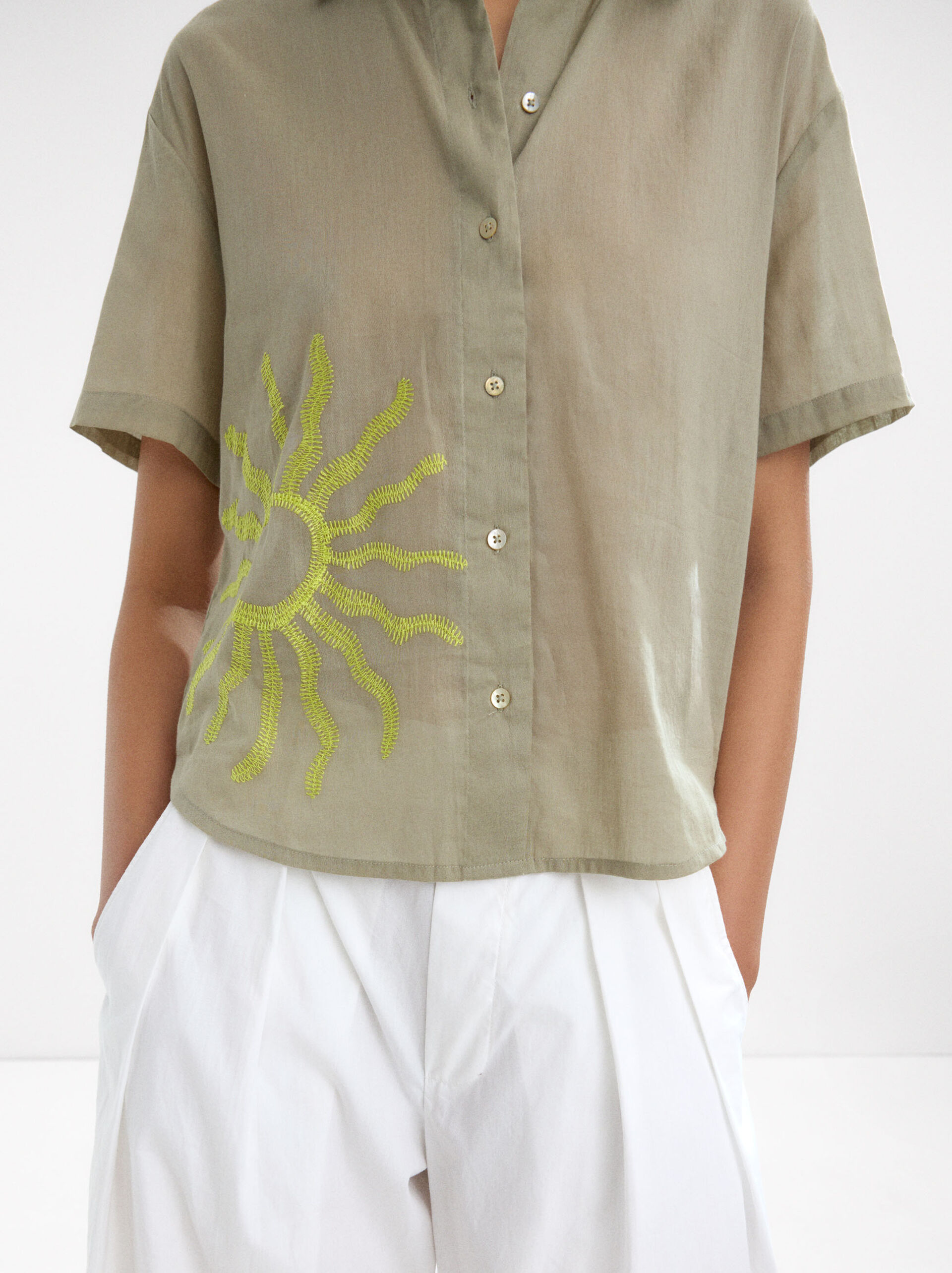 Camisa com bordado 100% algodão image number 4.0