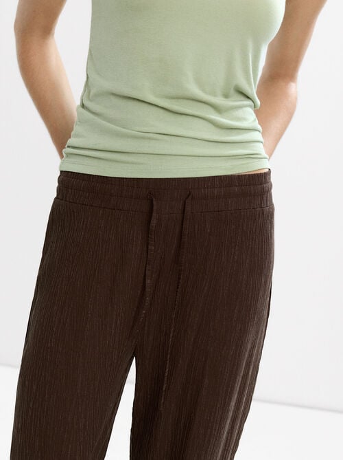 Wrinkled effect flowy pants