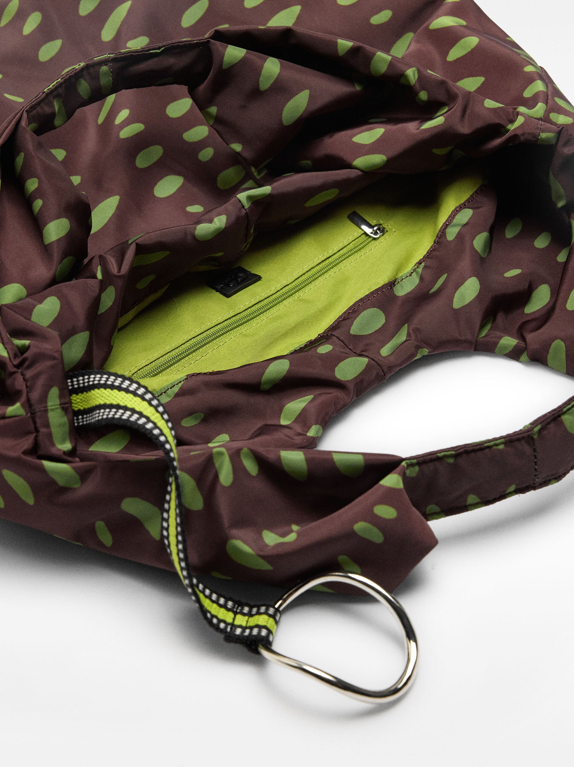 Sac à épaule en nylon imprimé image number 5.0