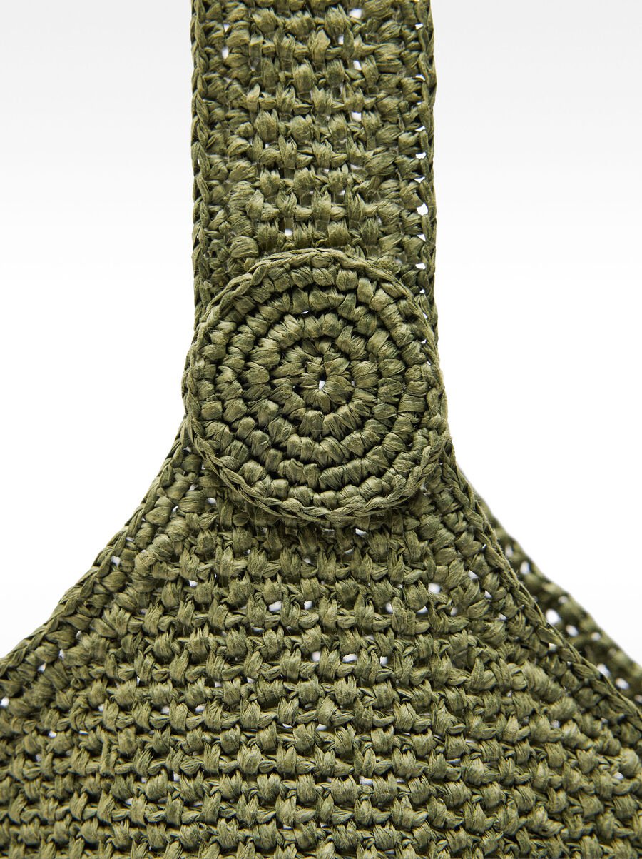 Schultertasche mit Stilelement aus Stroh