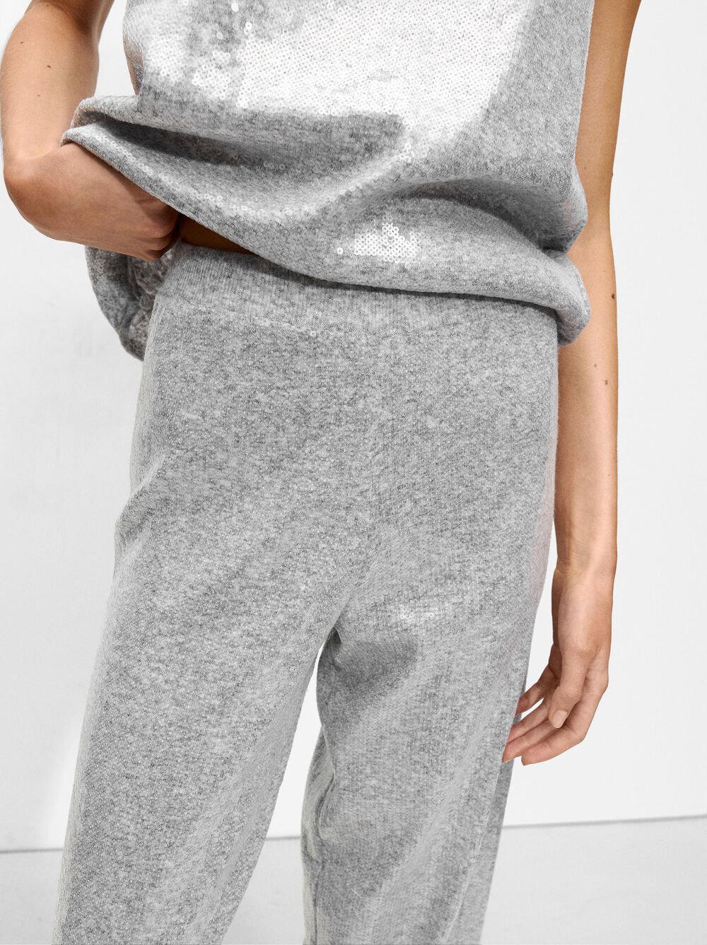 Pantalón de punto con lentejuelas