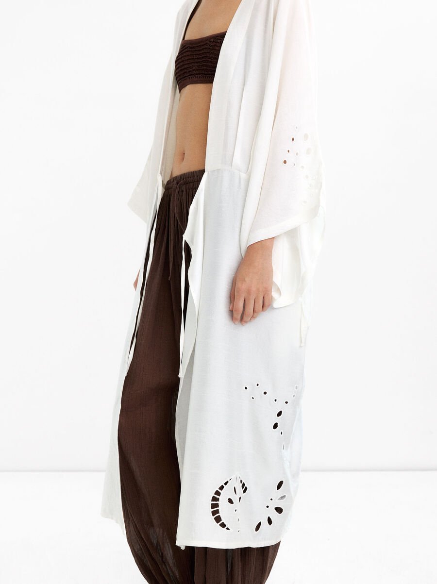 Long kimono with pierced embroidery