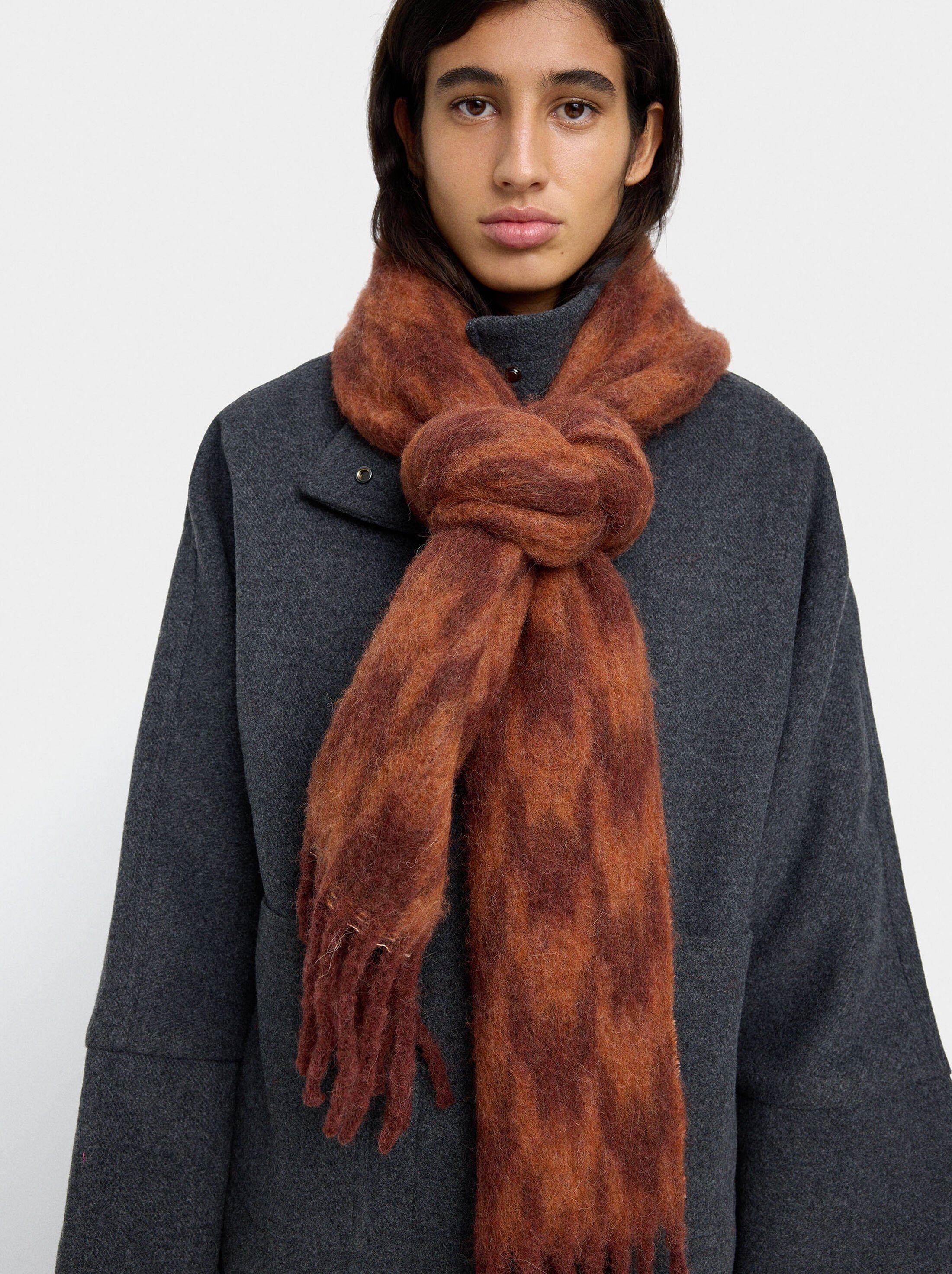 Printed scarf with fringes image number 1.0