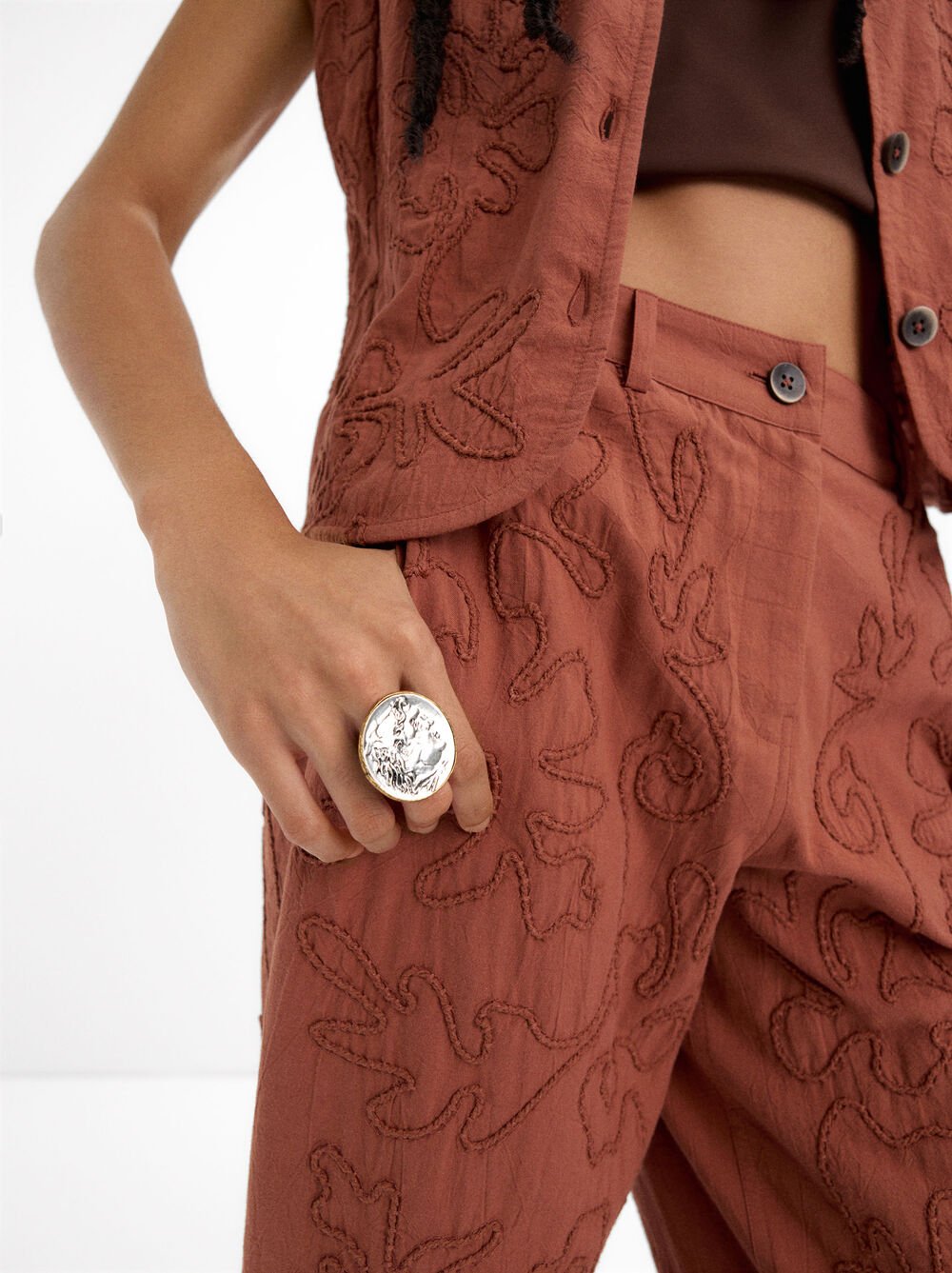Ring with aged-effect medal