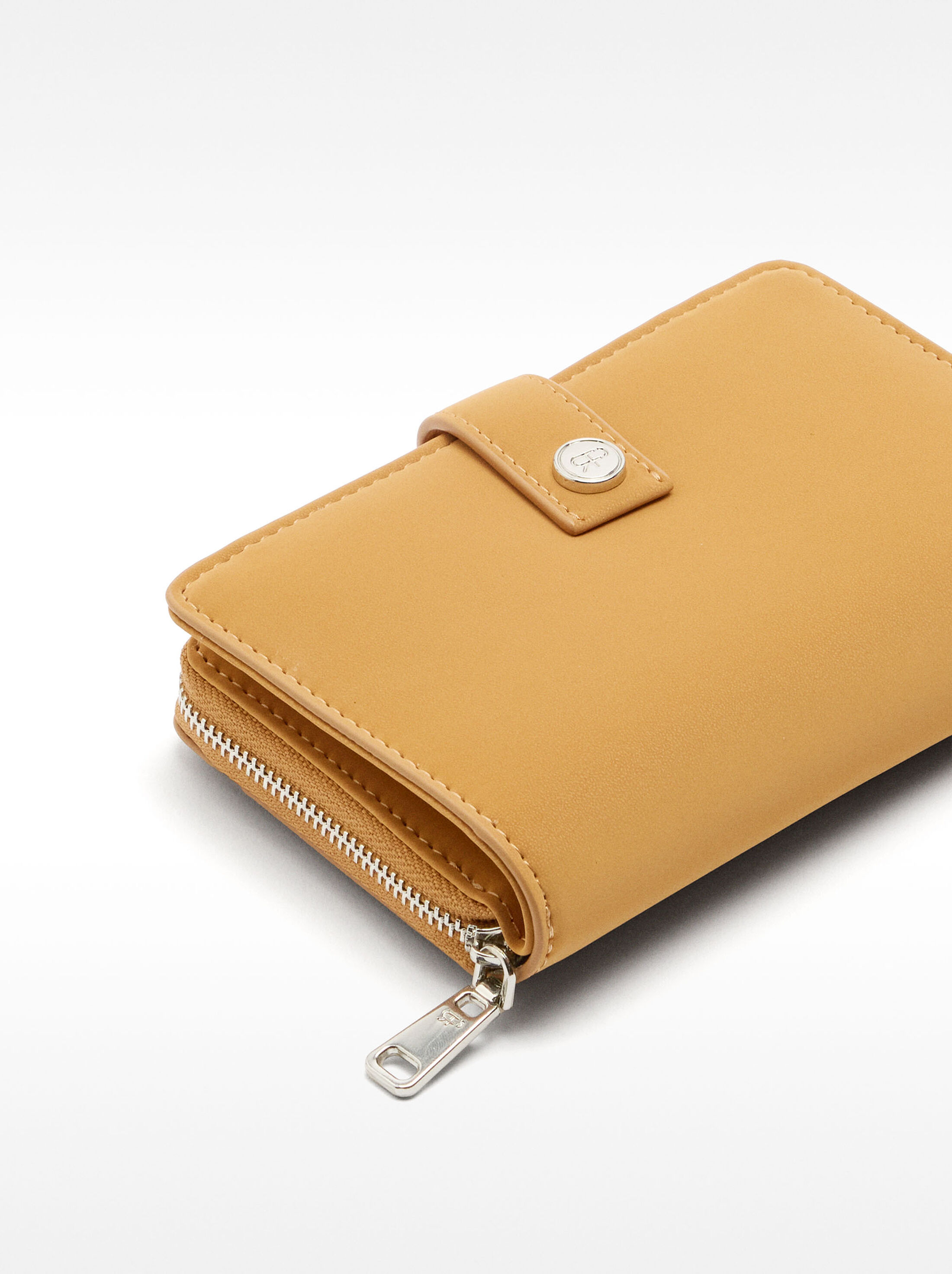 Porta-moedas com textura suave image number 1.0