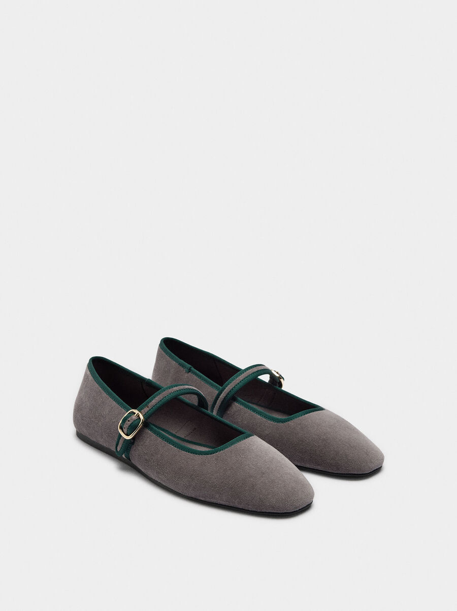 Ballet flats with fabric contrast