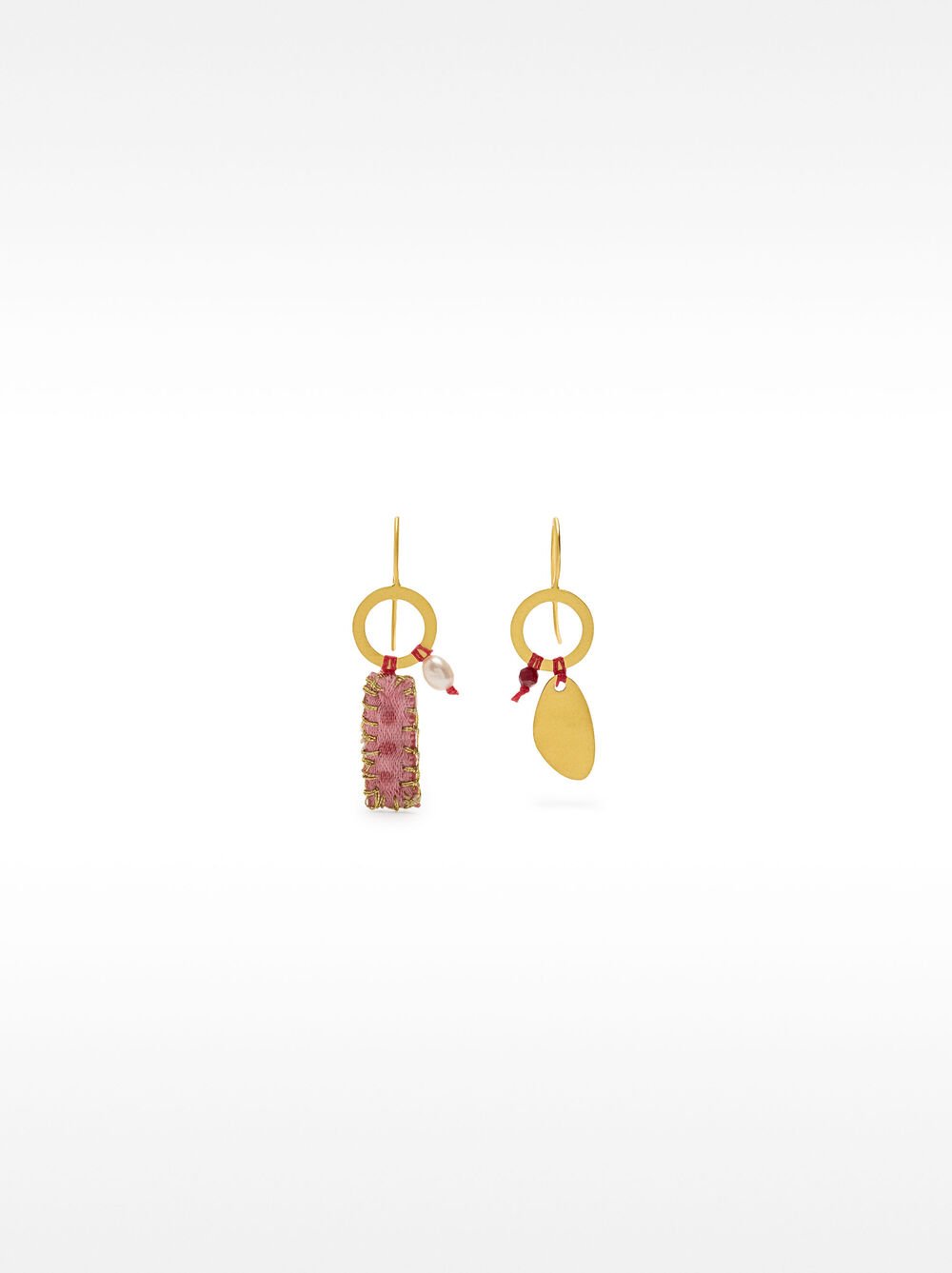 Pendientes asimétricos con perla de agua dulce - plata de ley 925