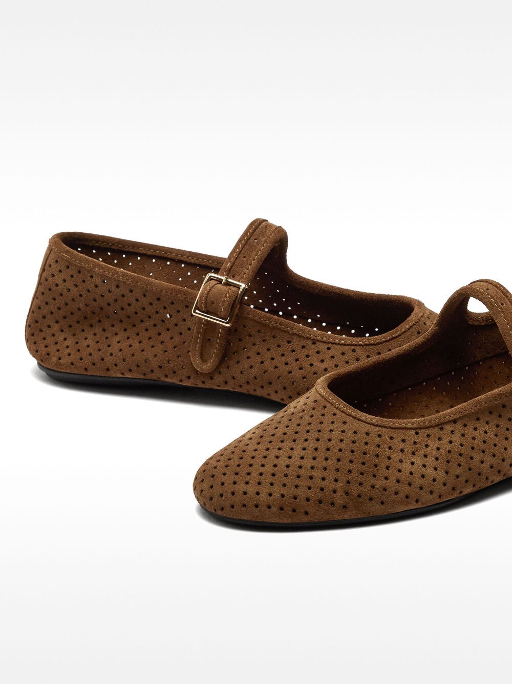 Leather ballet flats with strap and buckle
