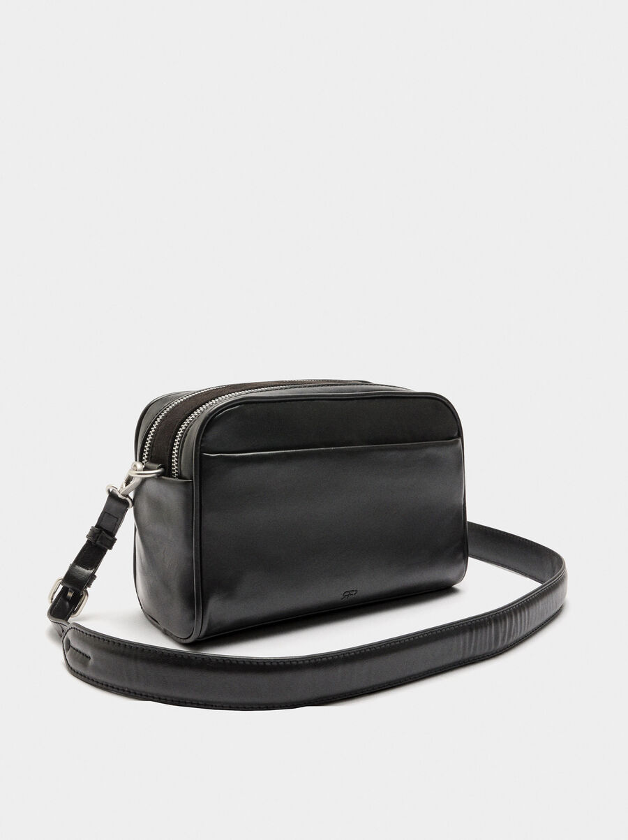 Bolso bandolera contraste de texturas