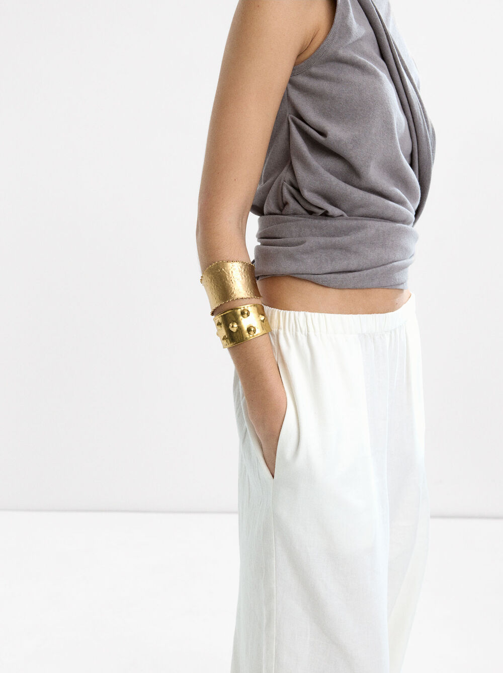 Pulsera ancha abierta