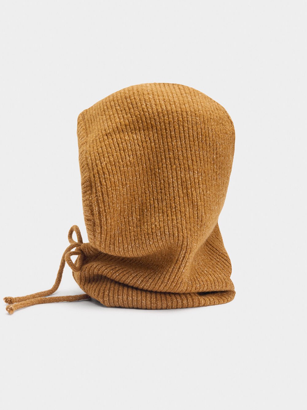 Knitted hat with straps