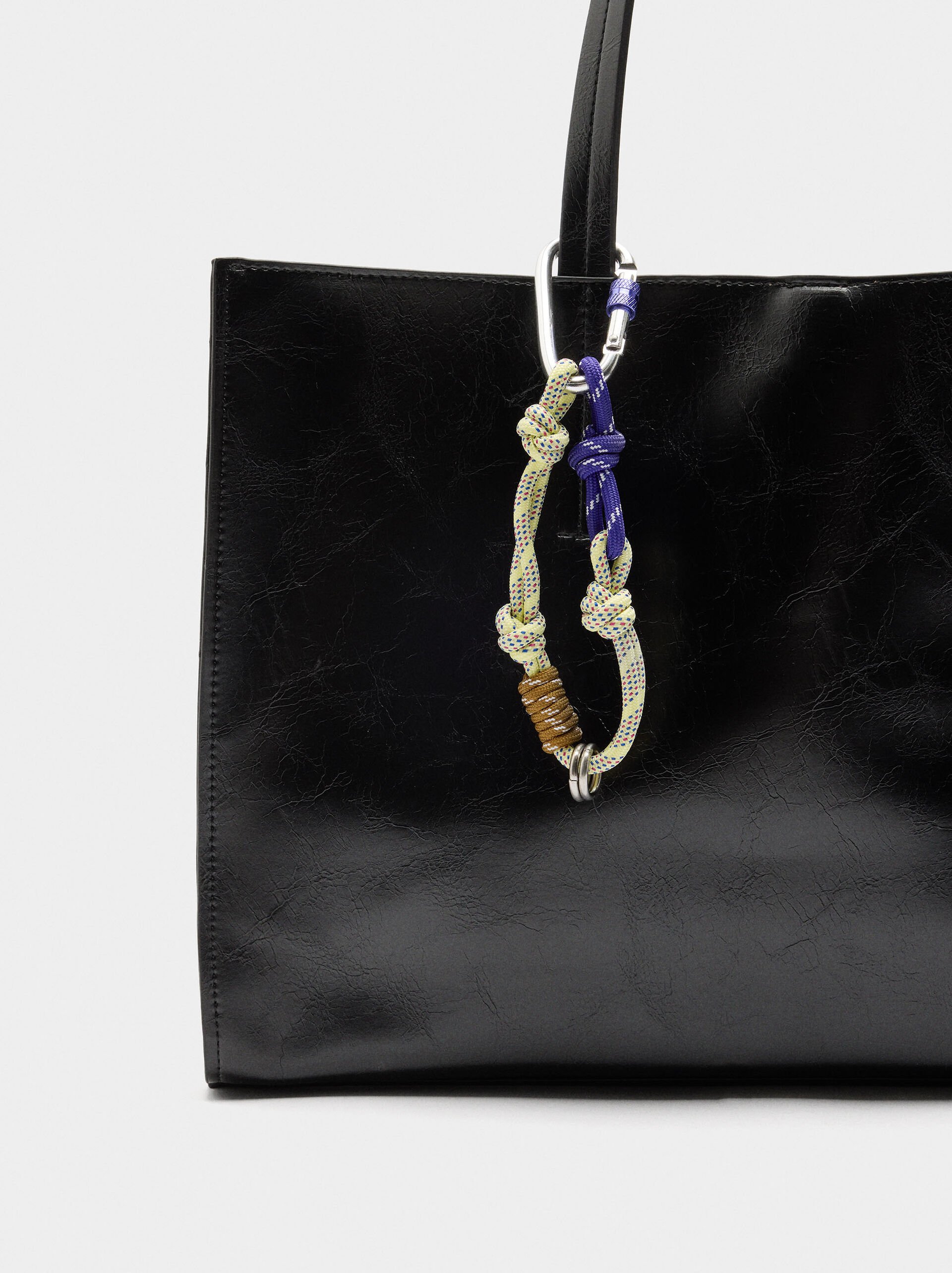 Mala shopper com penduro image number 3.0