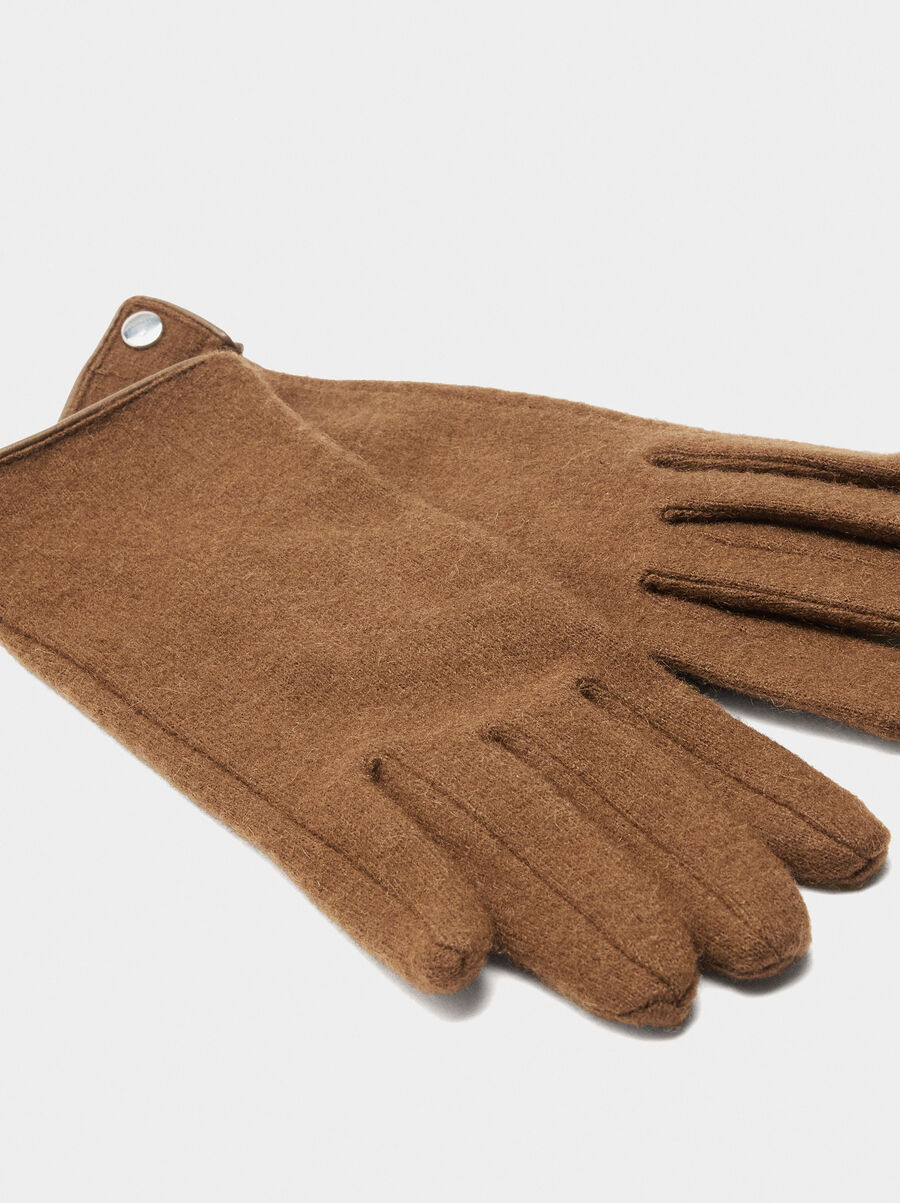 Wool gloves