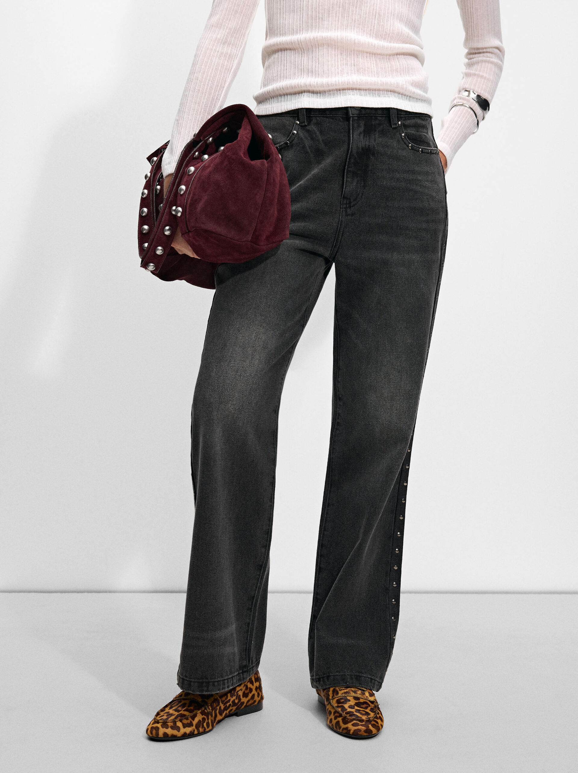 Pantalón vaquero com tachuelas image number 2.0