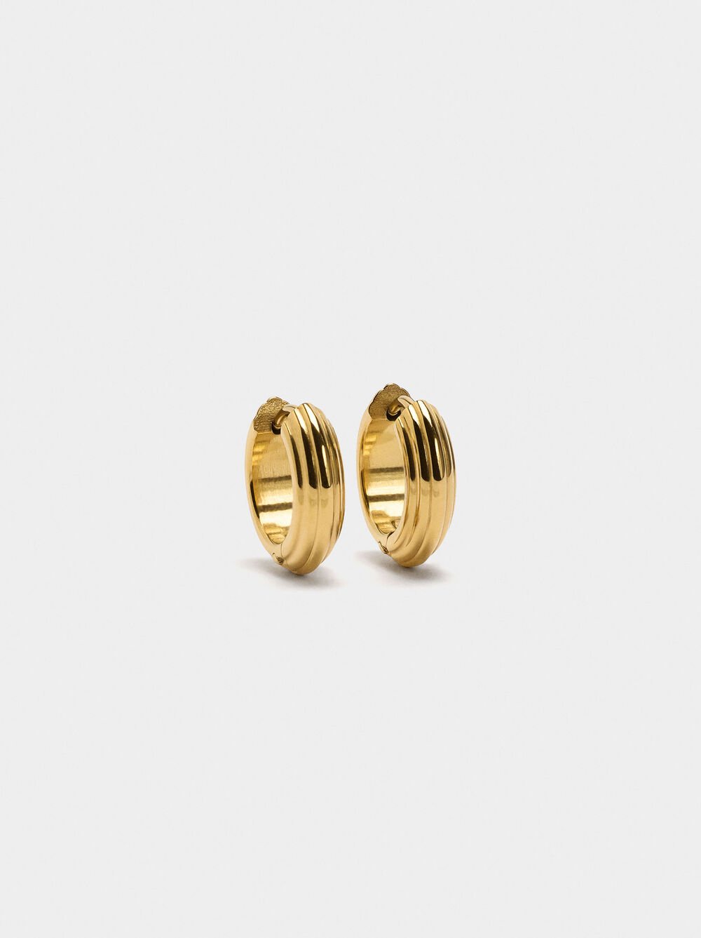 Hoop earrings with embossed stripes - stainless steel