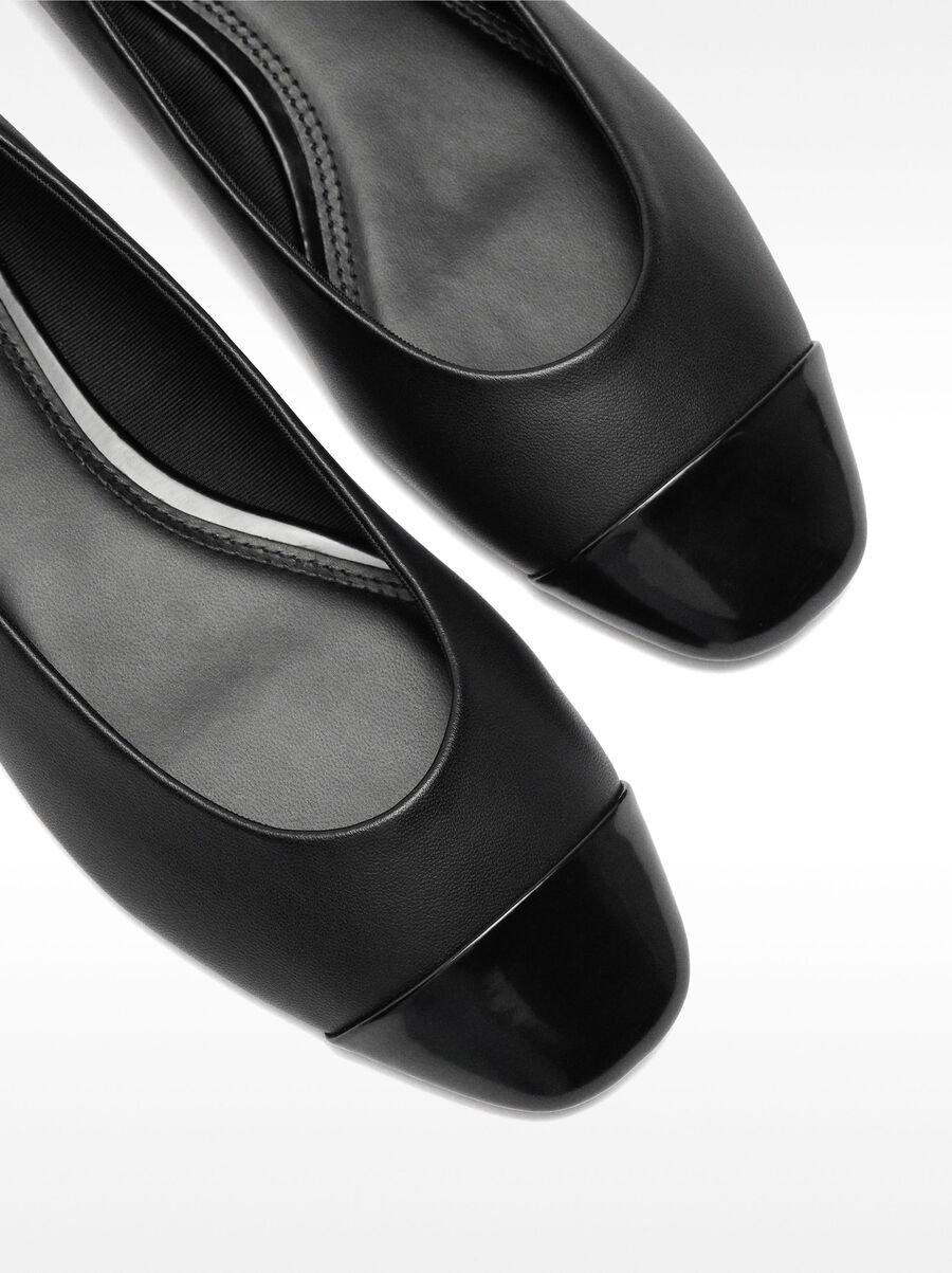 Contrast ballet flats 