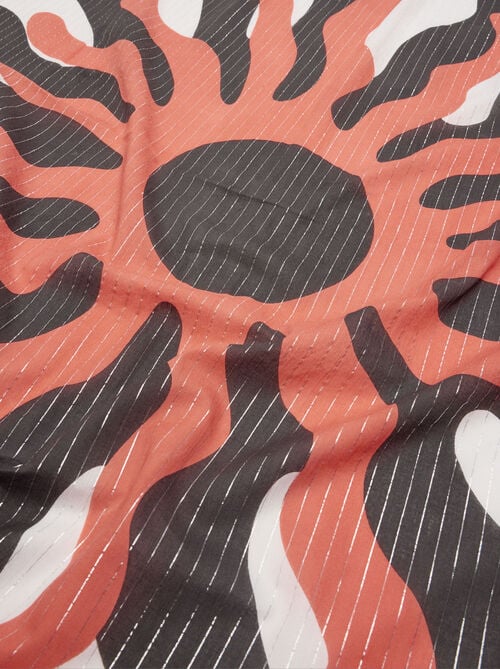 Pareo estampado con hilos metálicos