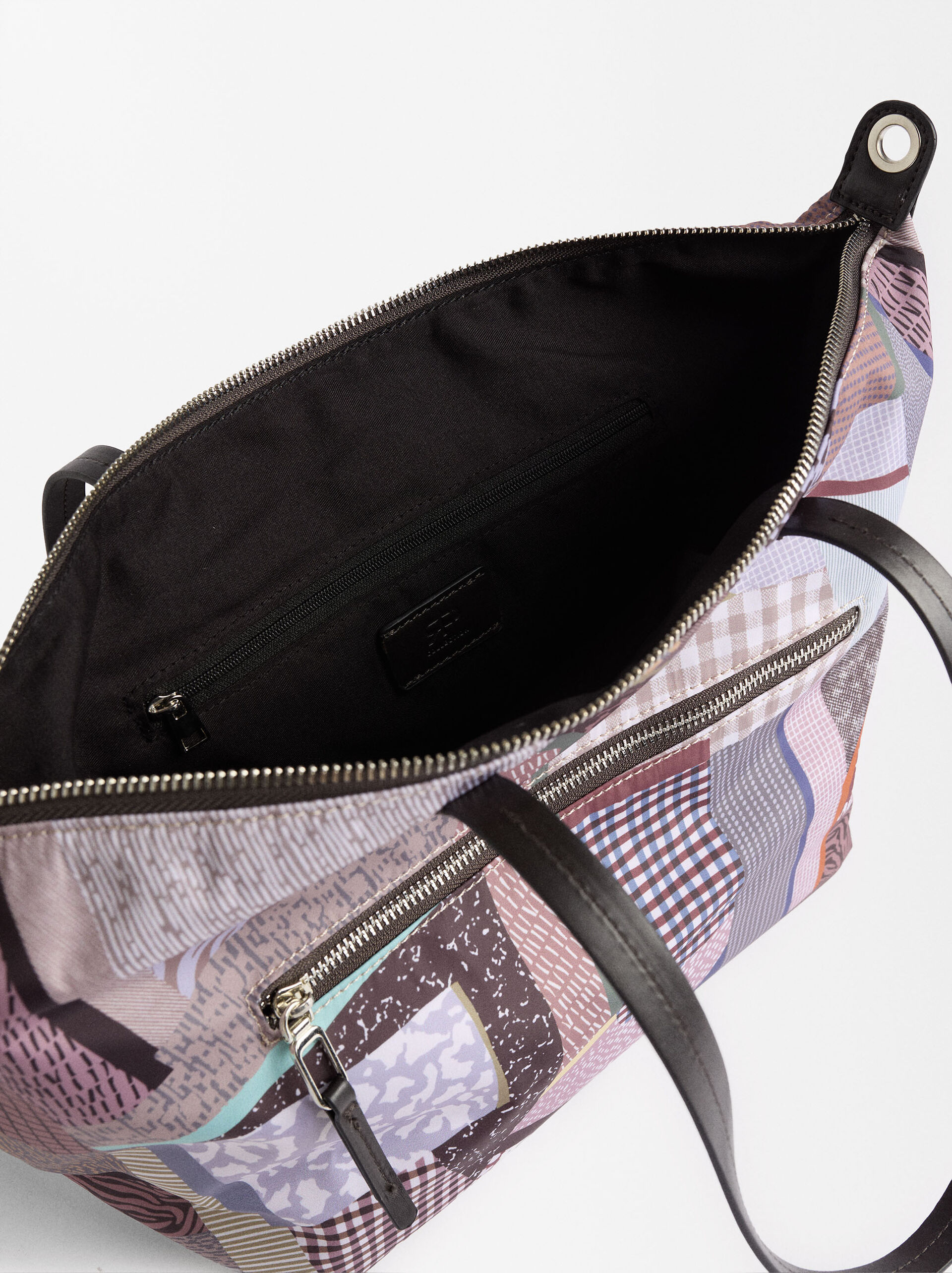 Bolso shopper de nylon estampado image number 4.0