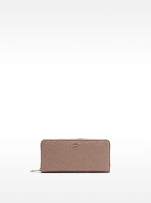 Cartera con textura y cierre de cremallera