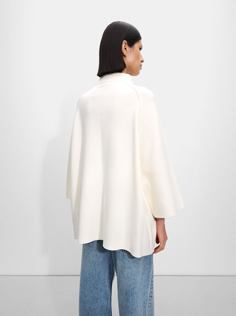 Knitted poncho with buttons