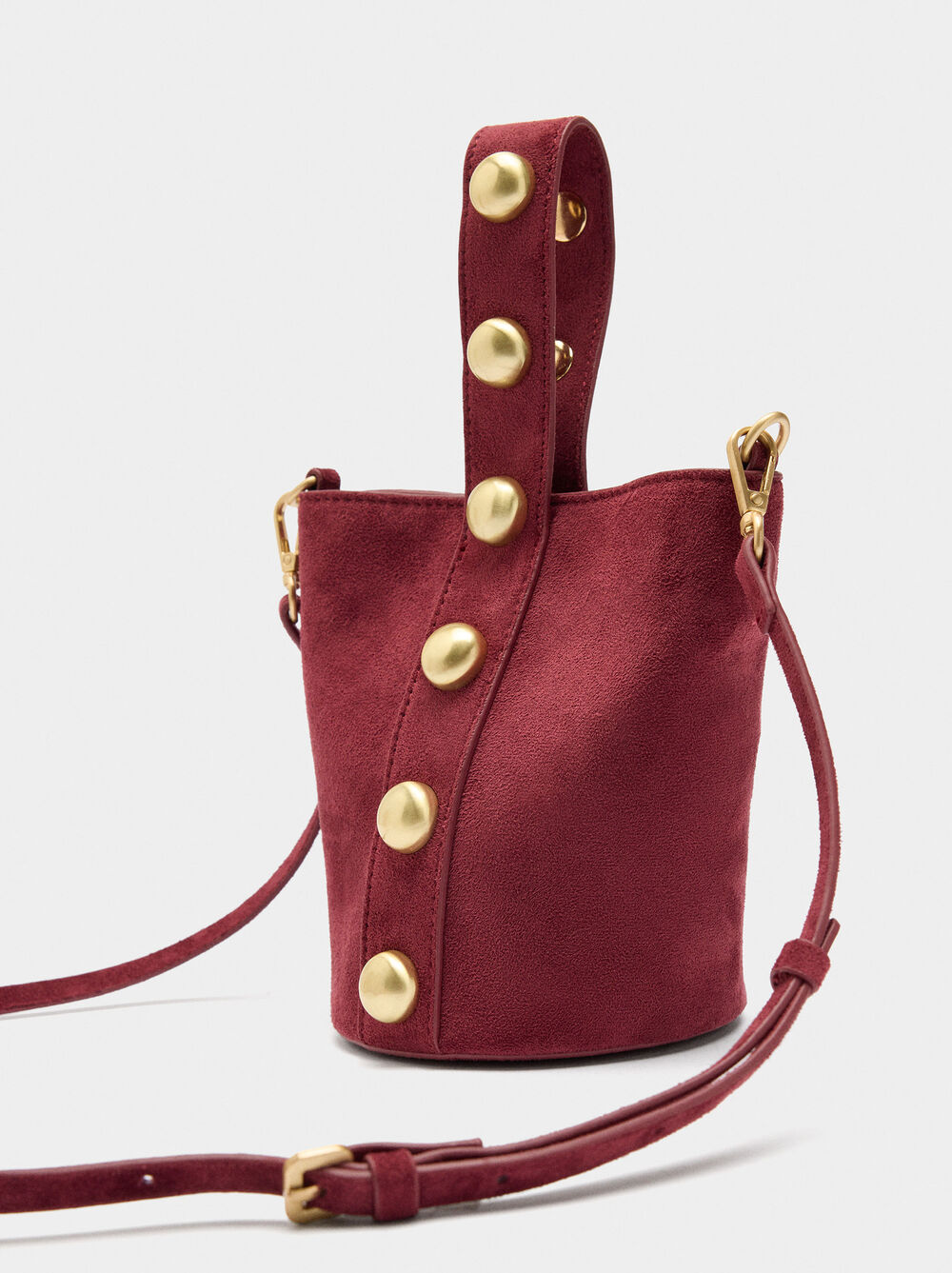 Bucket bag with spheres