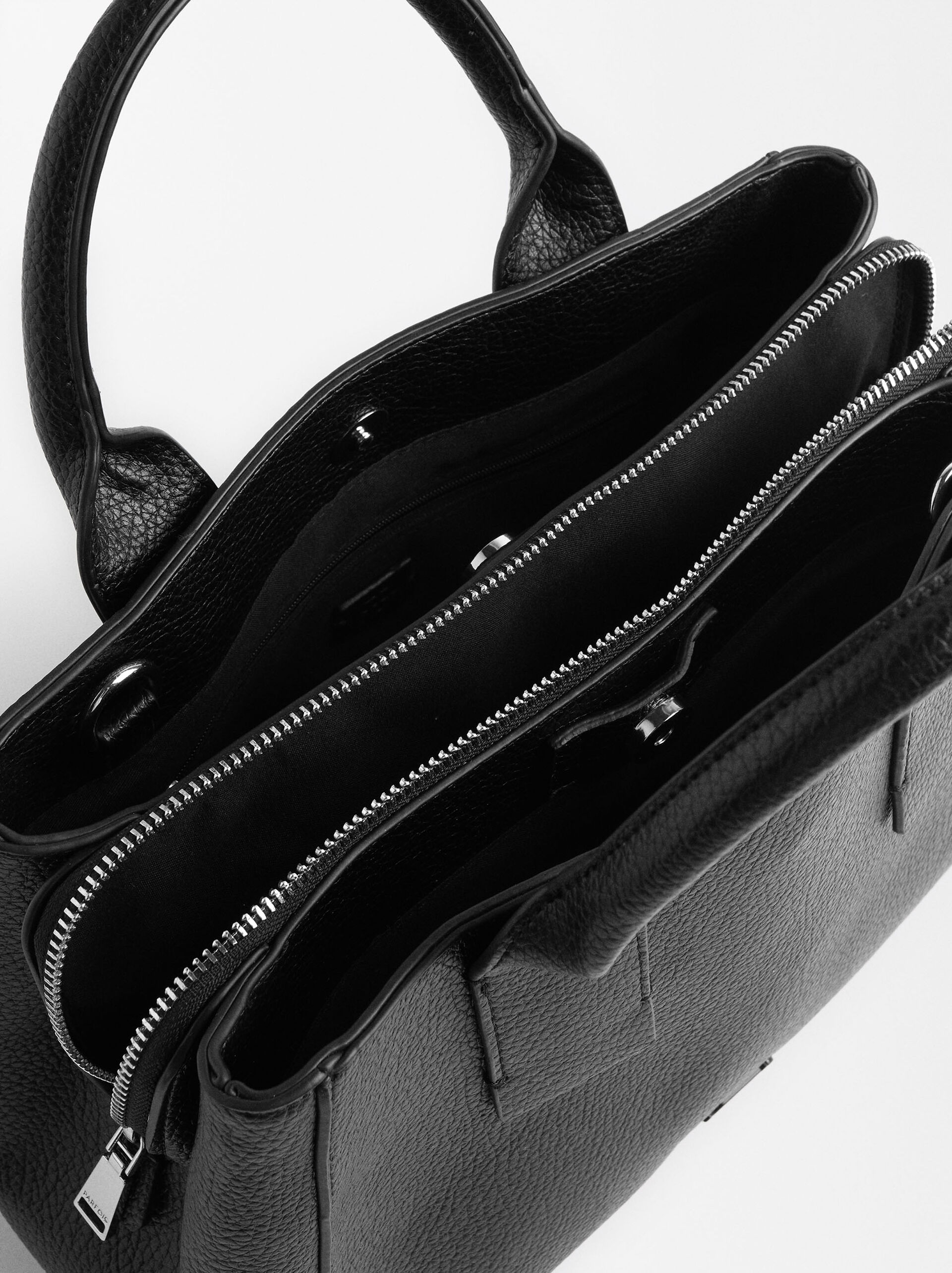 Textured tote bag with shoulder strap image number 4.0