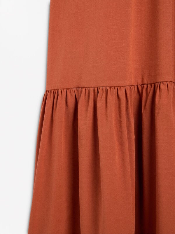 Langes Kleid mit Trägern