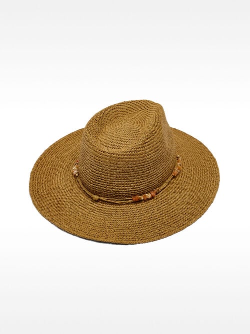 Sombrero efecto rafia con conchas y piedras