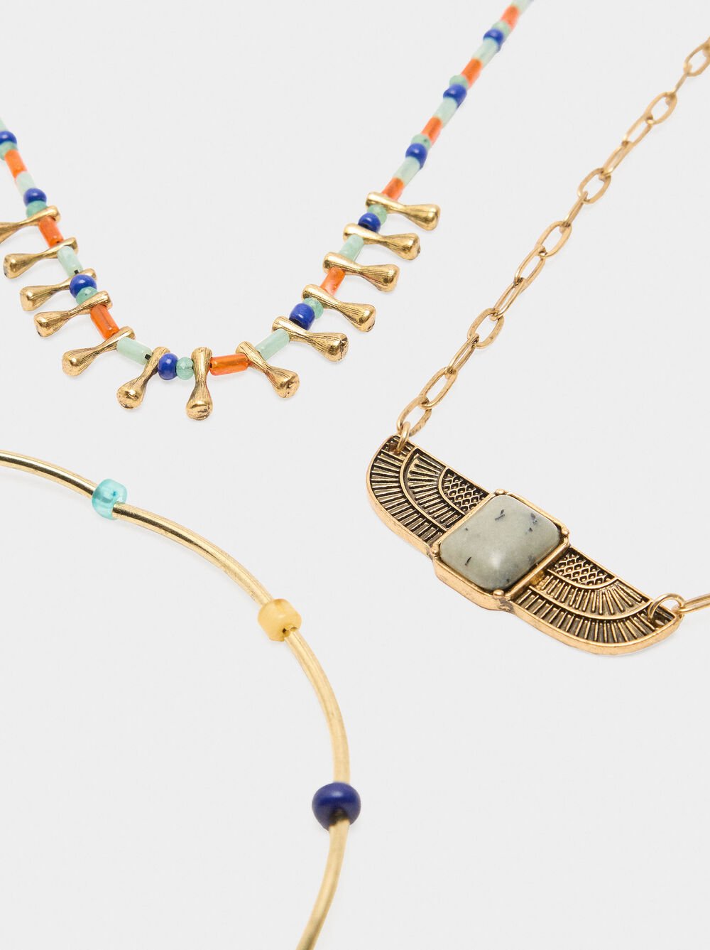 Set aus Halsketten mit Steinperlen