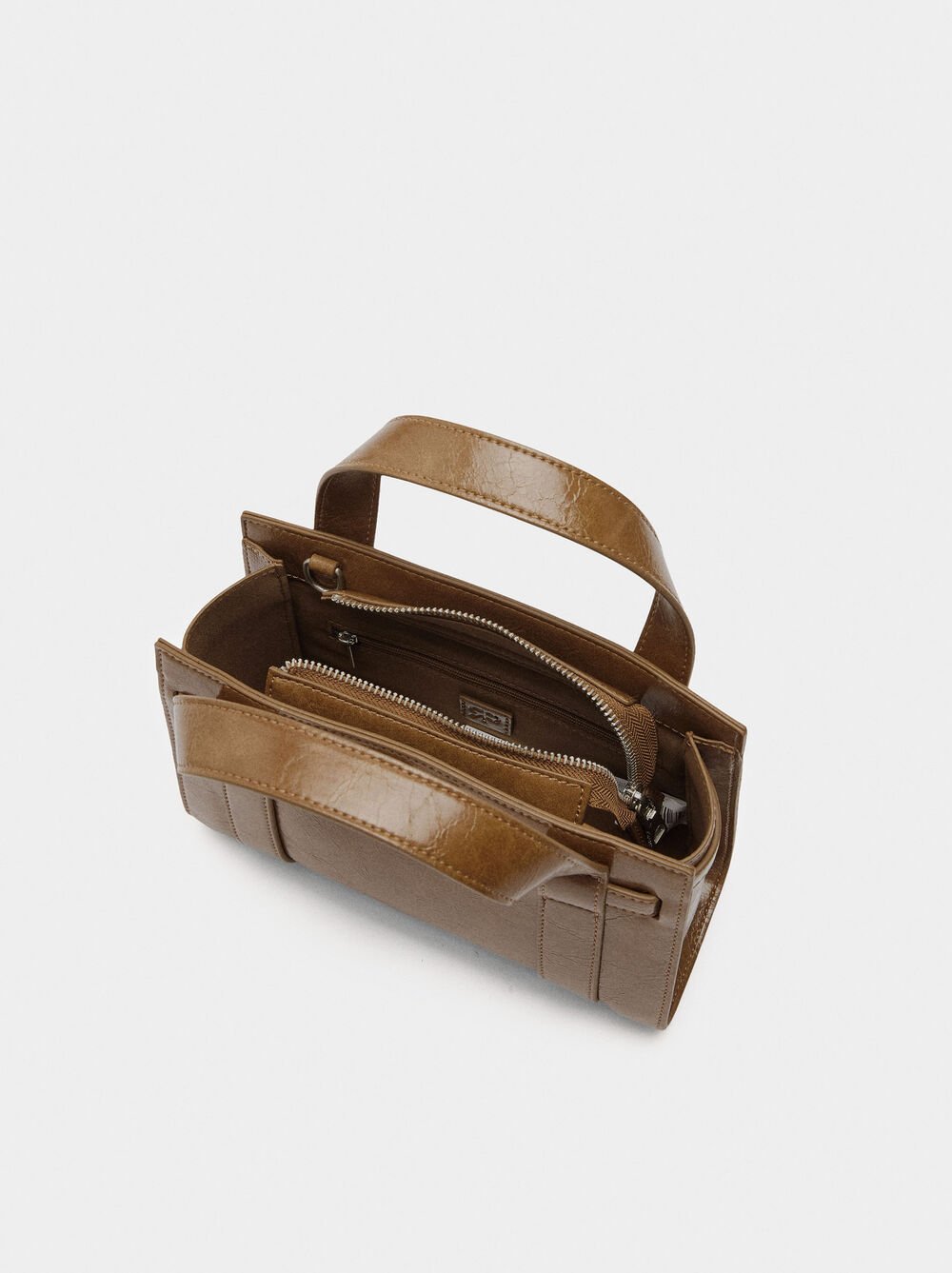Tote bag with buckle
