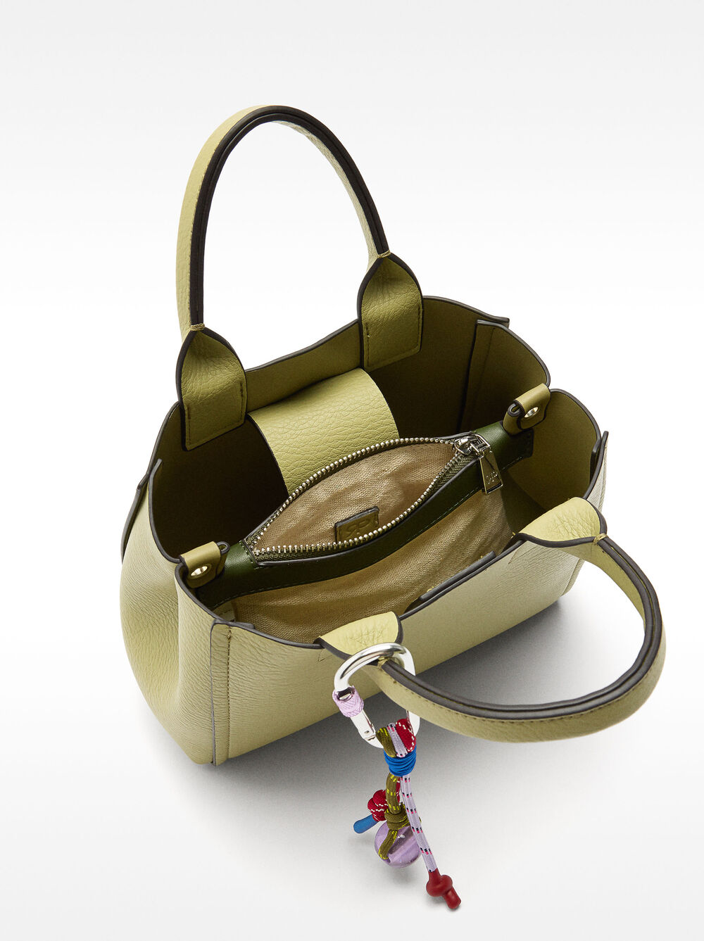 Bolso tote con colgante S