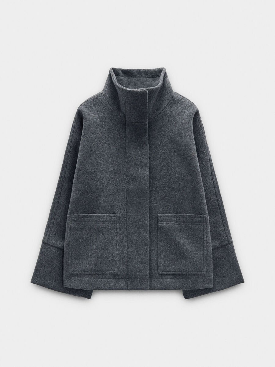 Chaqueta con cuello alto