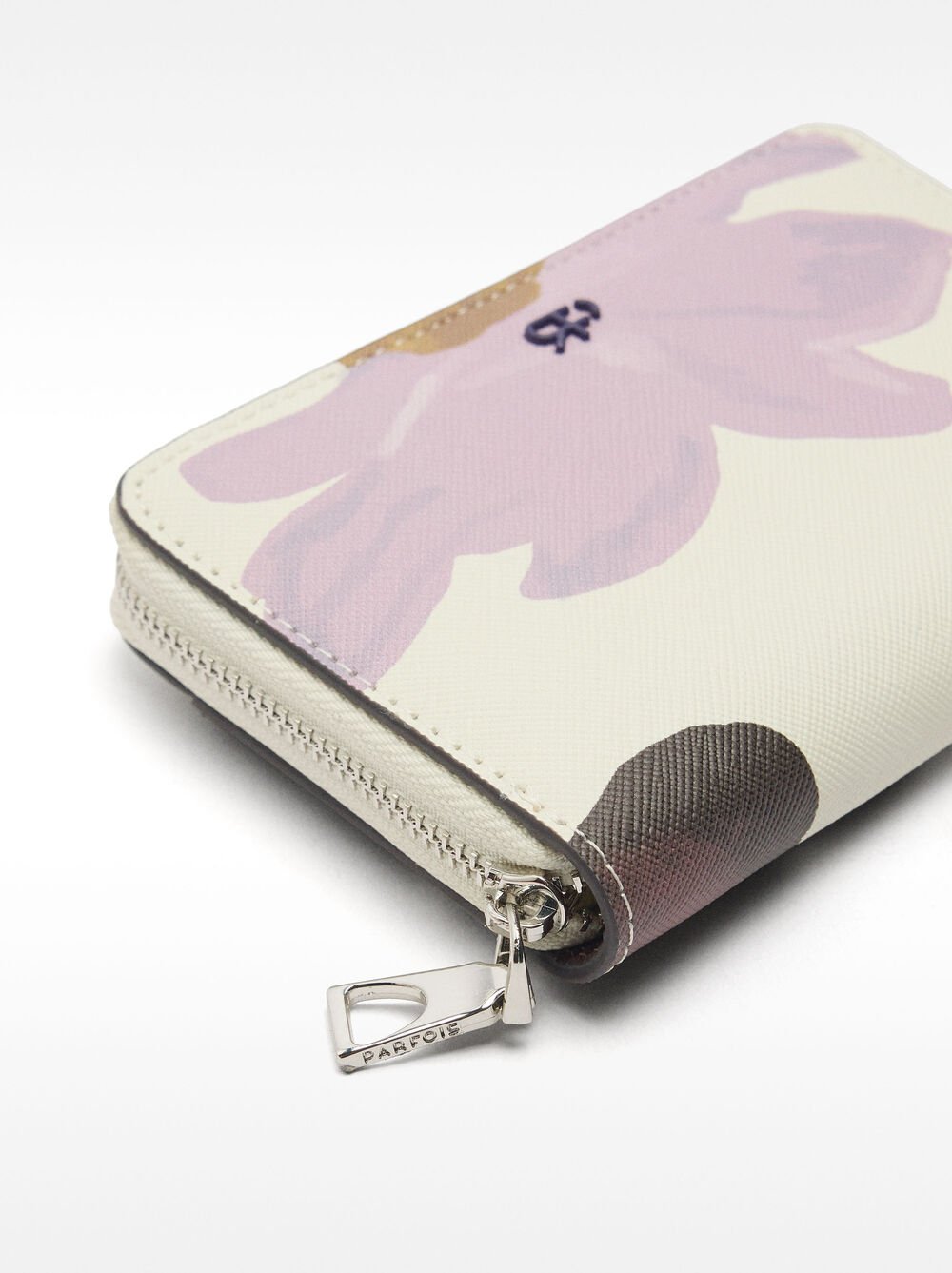 Cartera estampada con textura