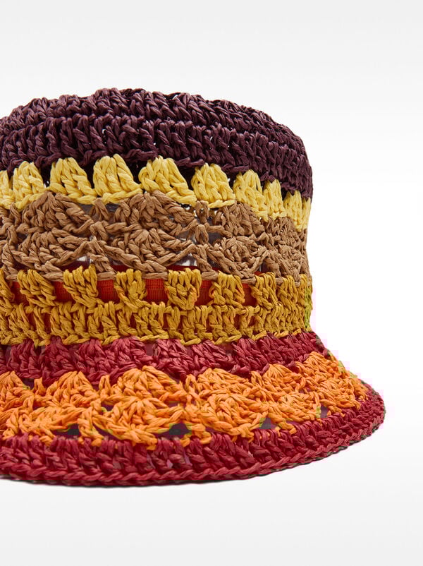Multicolored bucket hat with straw effect