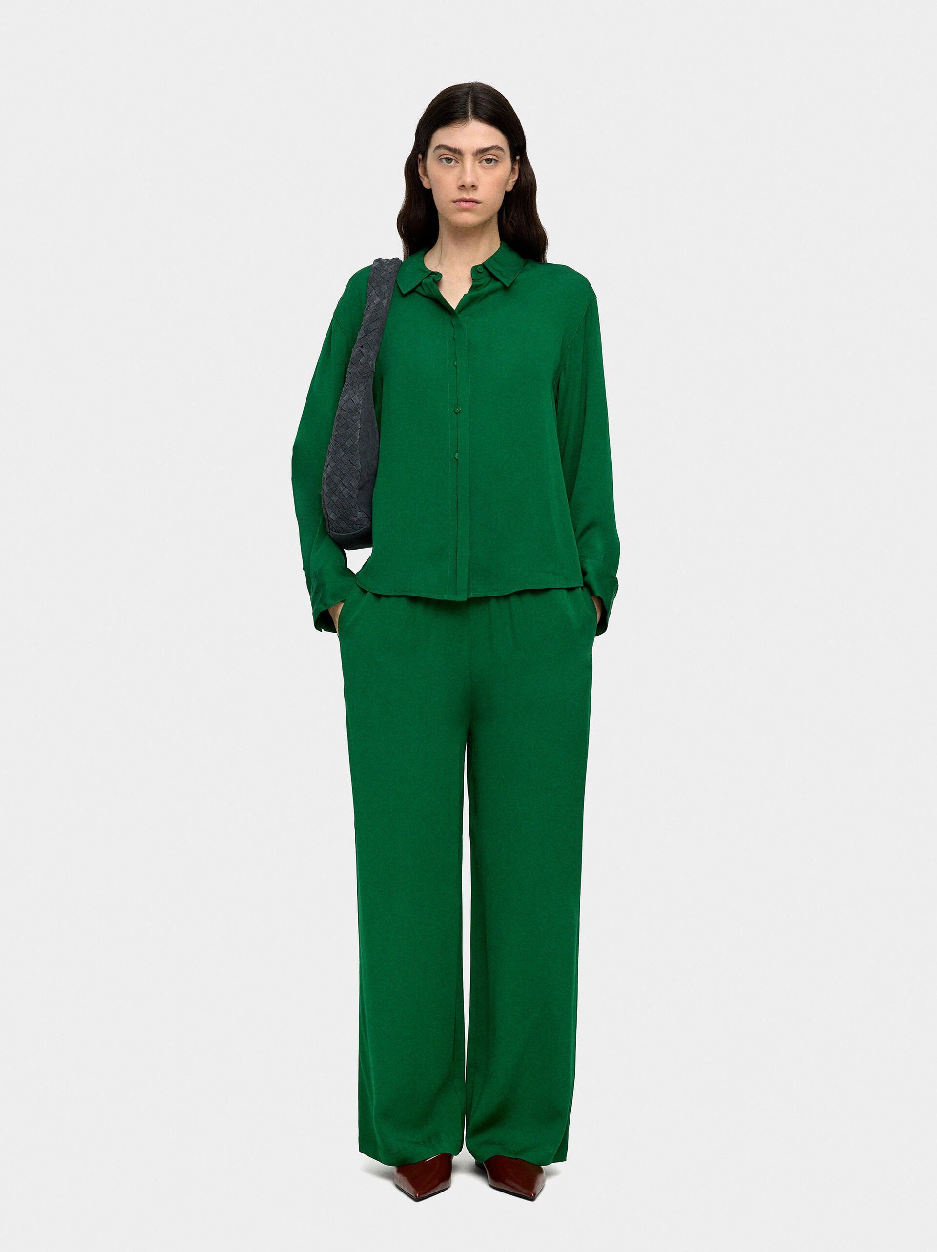 Loose-fitting trousers with elastic waistband image number 4.0