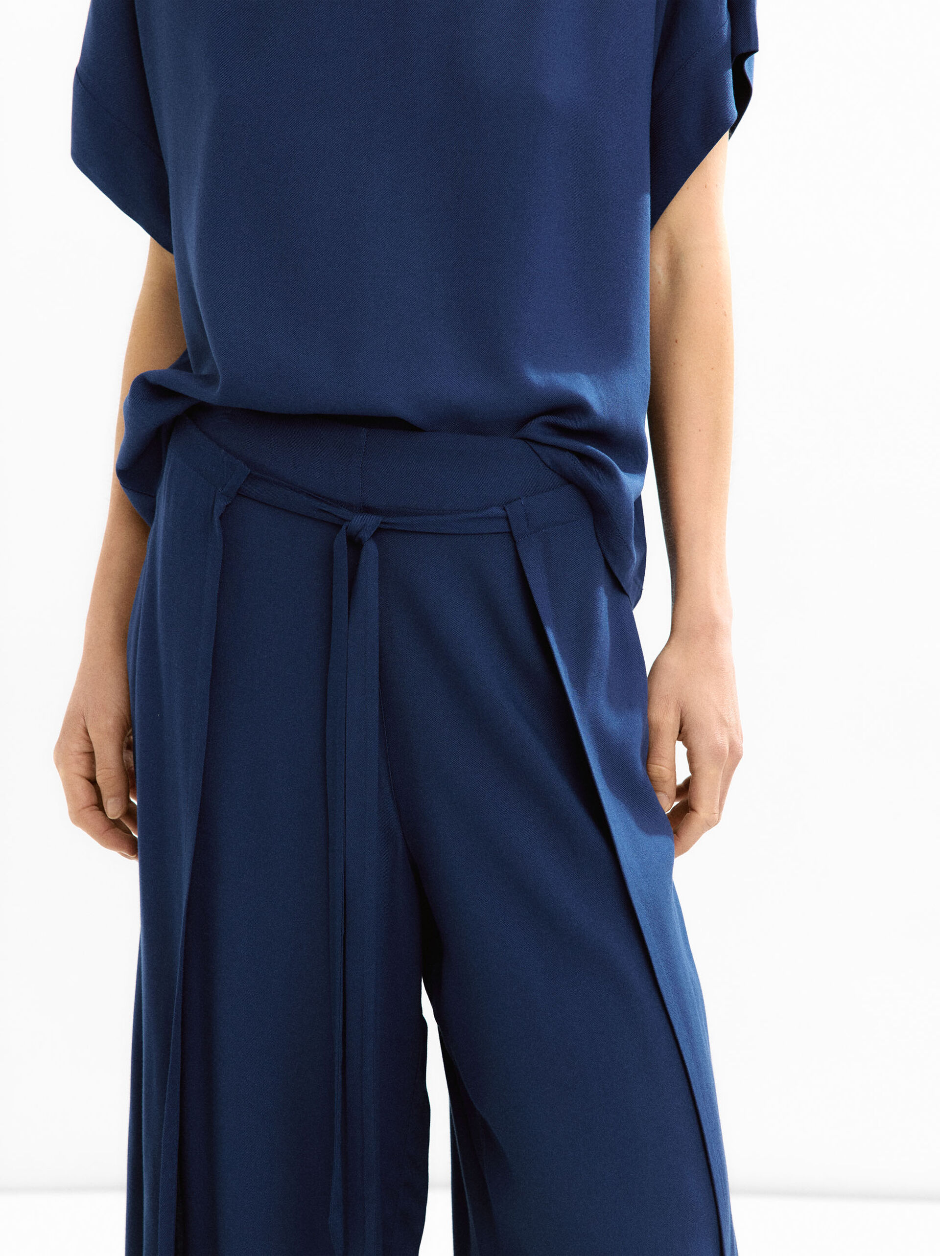 Plain flowing blouse image number 4.0