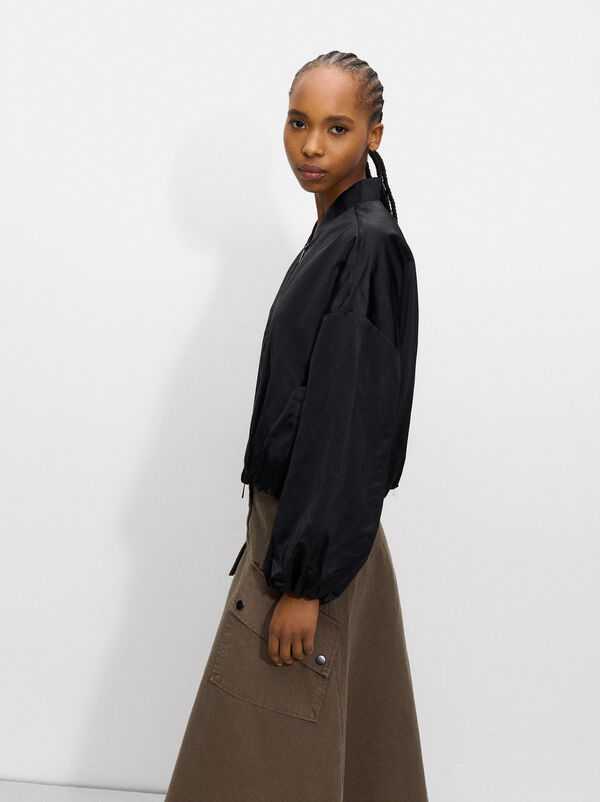 Light jacket with pockets