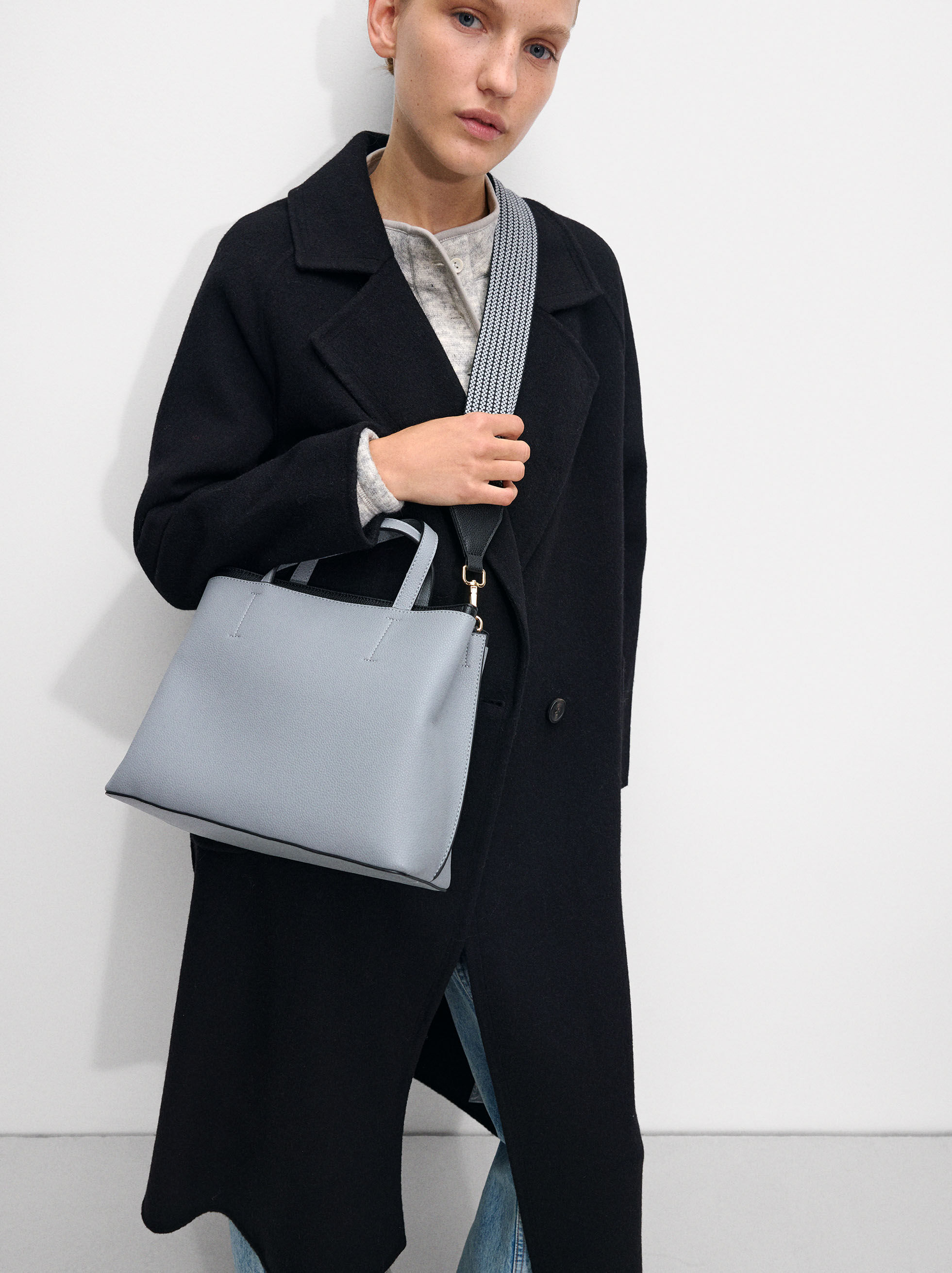 Shoulder and tote bags shop