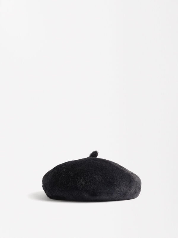 Beret with a fur effect
