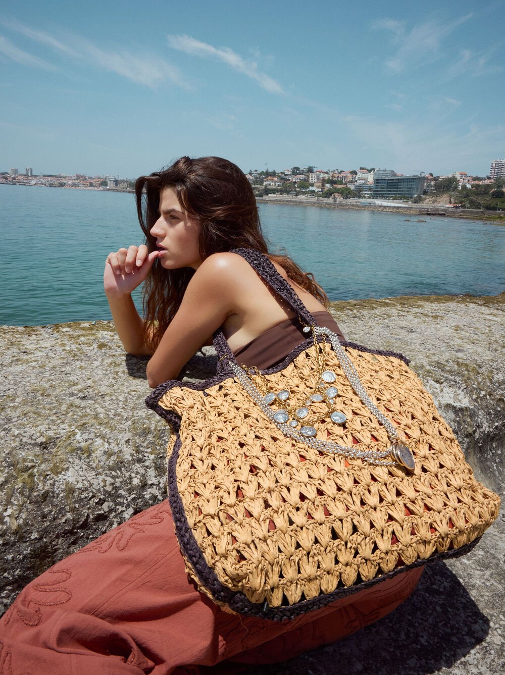 Shopper bag with braided straw effect