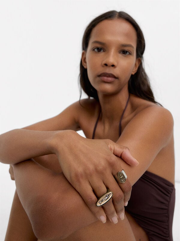 Set of rings with medals