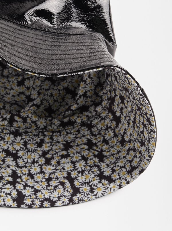 Reversible bucket hat