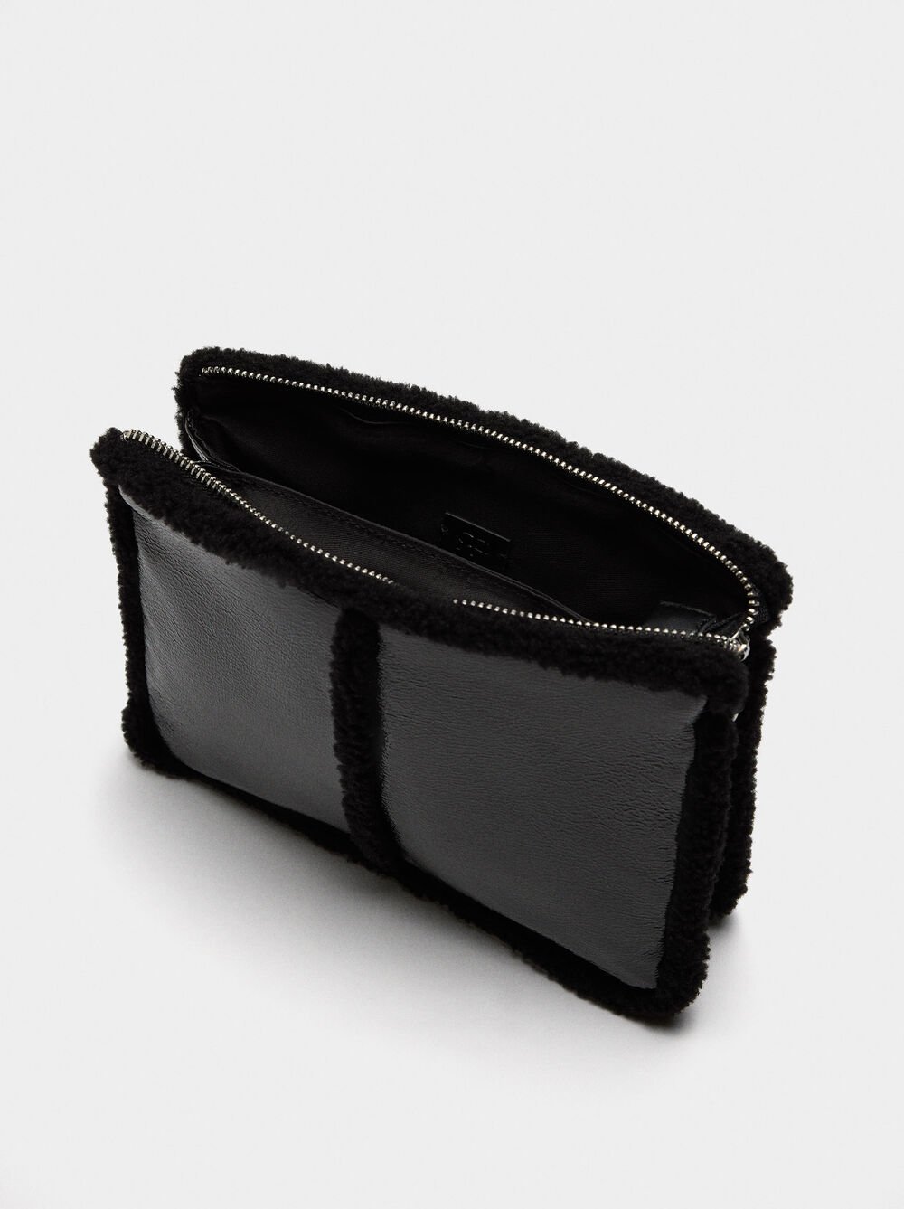 Sac bandoulière en bordures effet poil