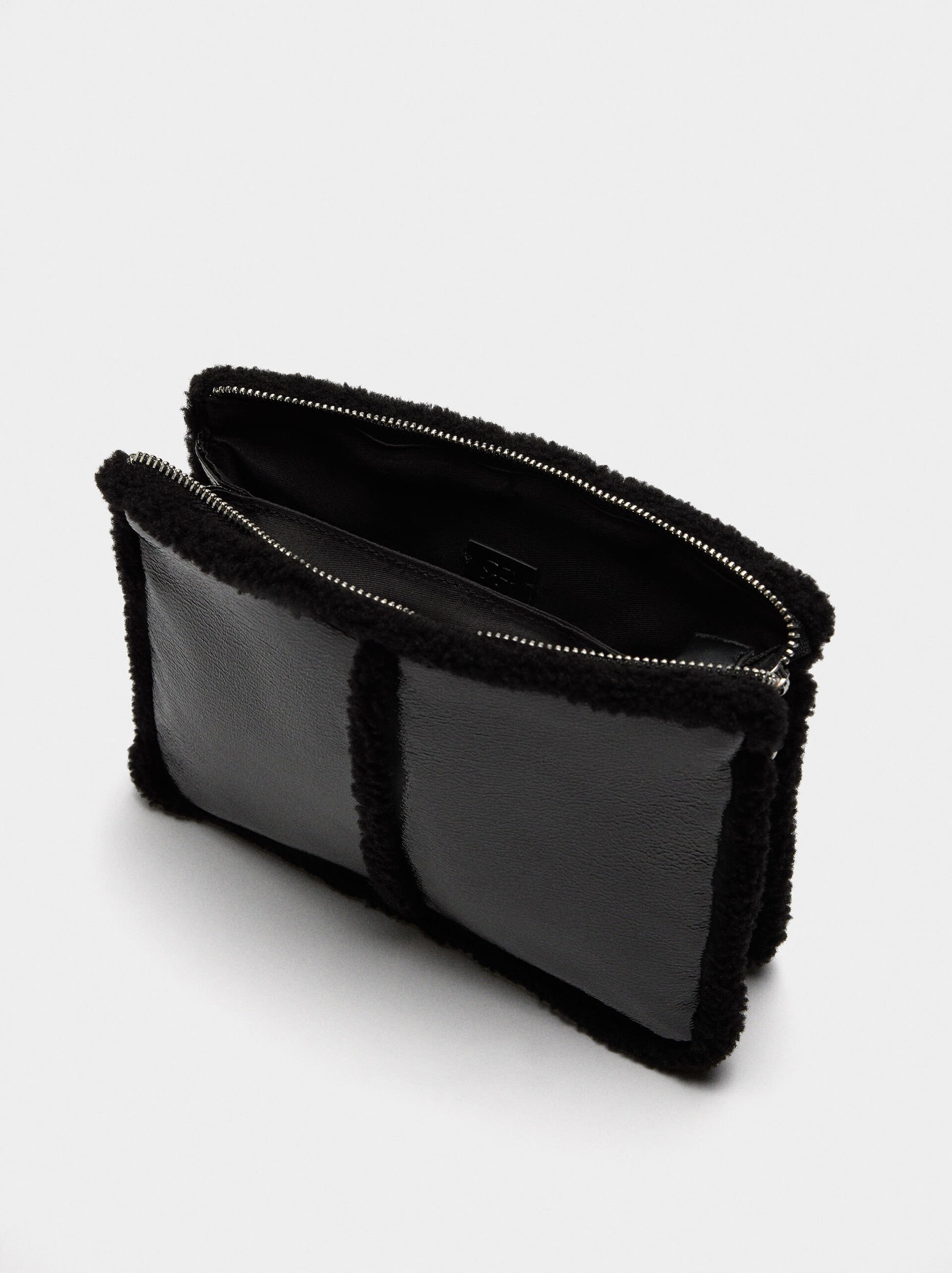 Sac bandoulière en bordures effet poil image number 3.0