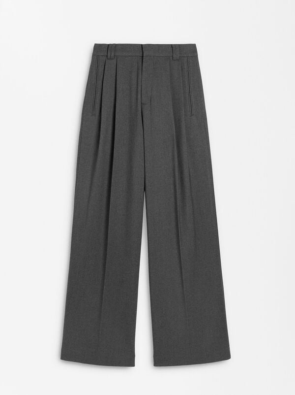 Flowing pants with pleats