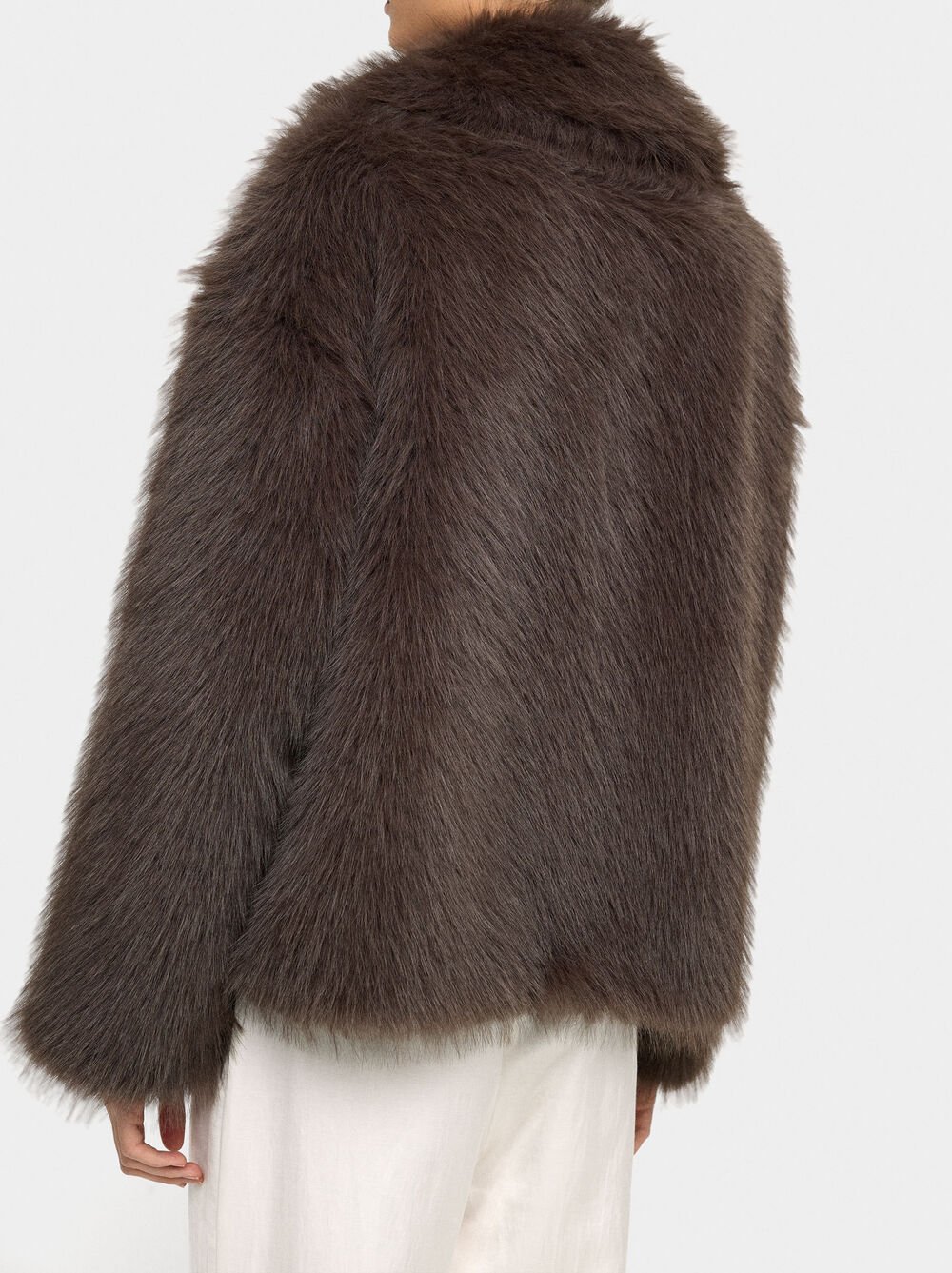 Voluminous coat with fur effect